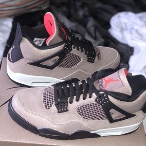 Jordan 4 ‘Taupe Haze ‘ deadstock